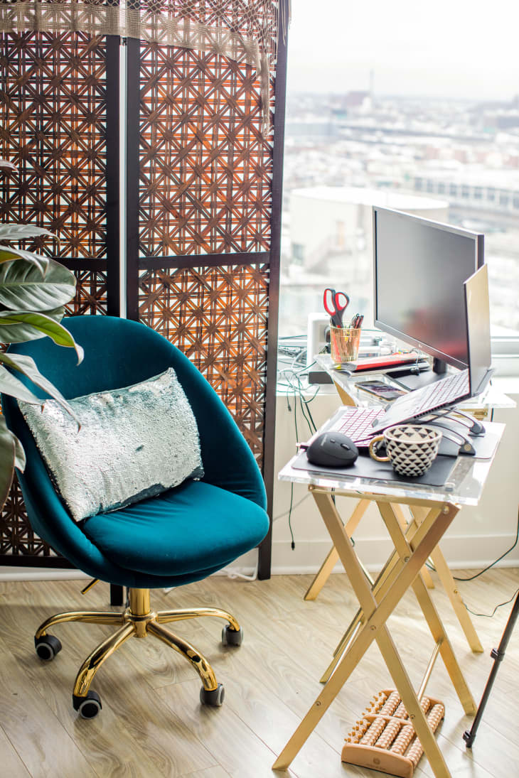 Here s a Smart Budget Friendly Way to Create a Space Saving Home Office Apartment Therapy